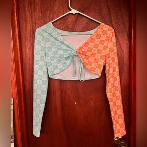 Orange and blue flower cropped long sleeve🌼